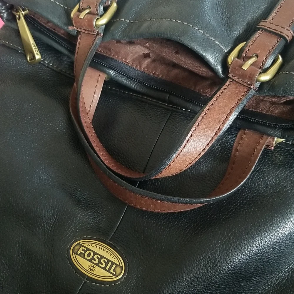 Fossil Explorer Genuine Leather Tote Y2K Key Fob Purse Charm Bag Long Strap